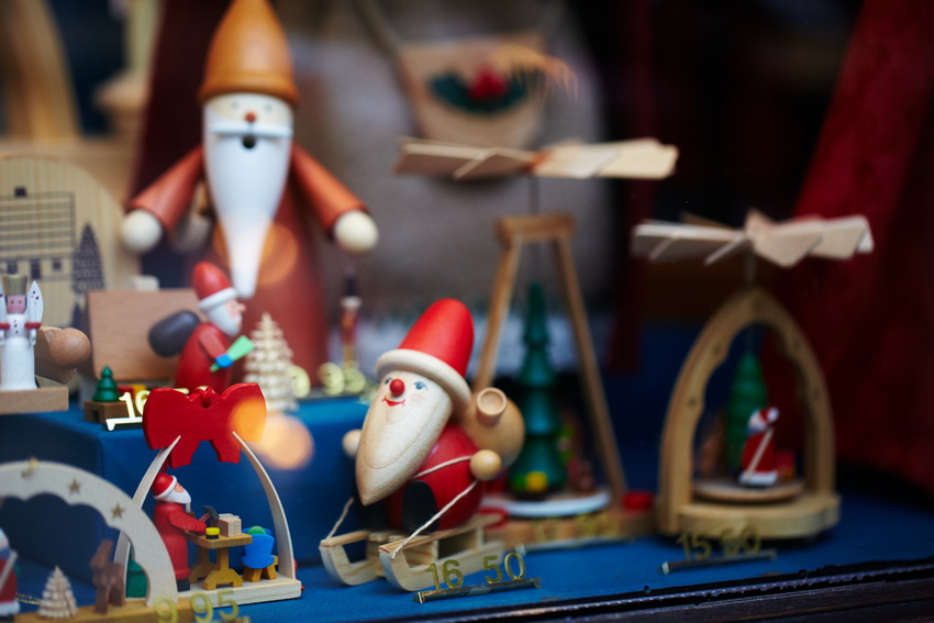 --.   (Weihnachtsdorf).