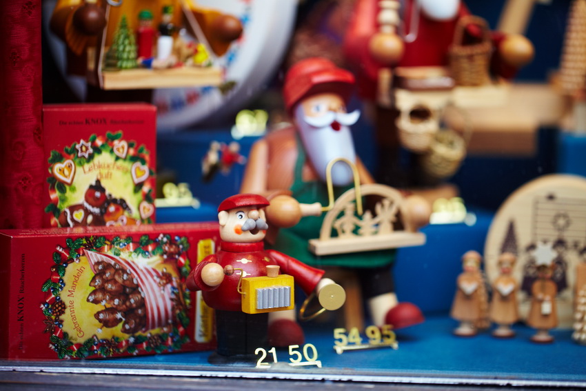 --.   (Weihnachtsdorf).