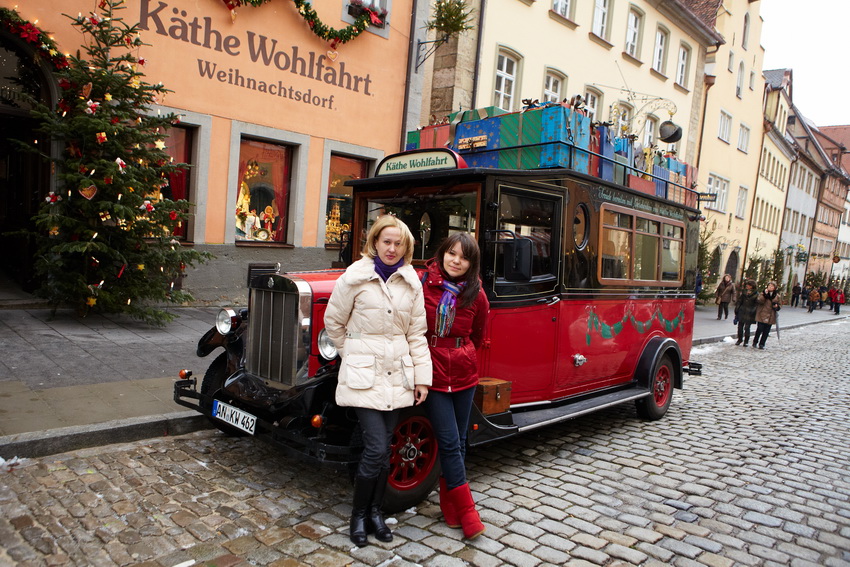 --.   (Weihnachtsdorf).