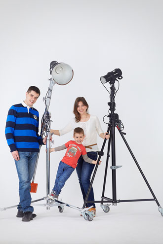 Светлая студия для семейной фотосессии