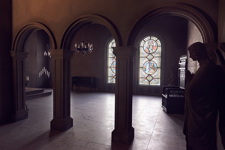 Фотостудия в готическом стиле. Фотографии в католическом соборе.